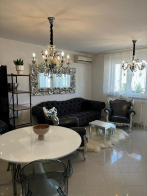 La Dolce Vita luxury Apartment Castagner with PRIVATE PARKING